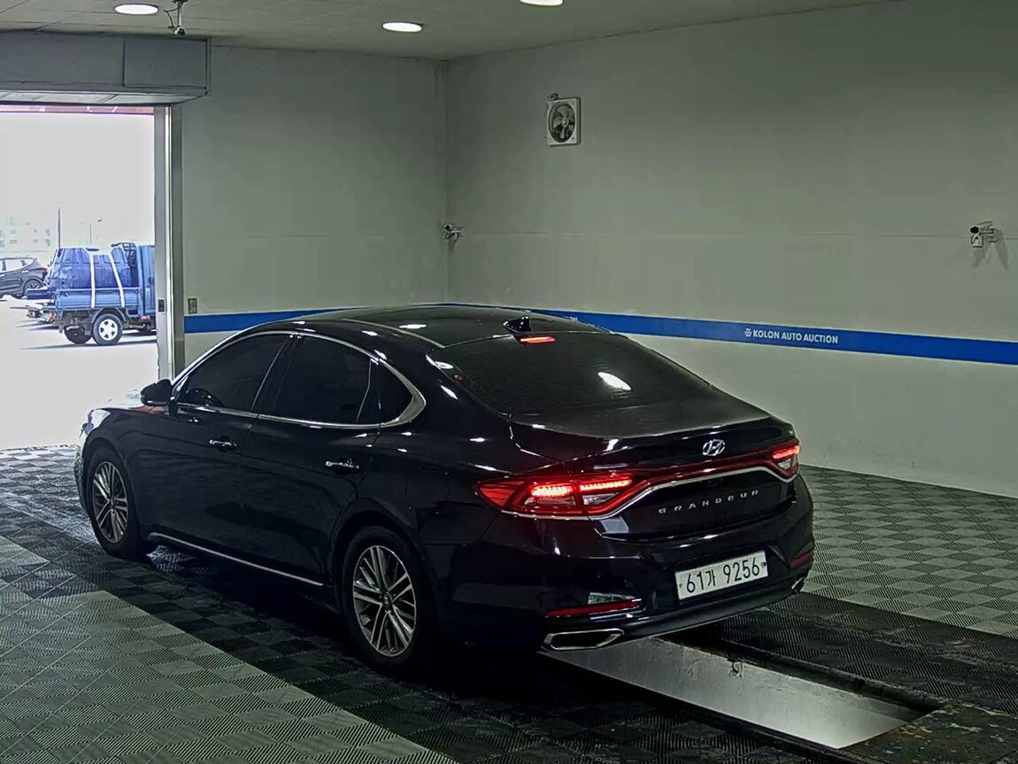 HYUNDAI GRANDEUR IG 2.4 GDi PREMIUM 2018 - zdjęcie 6