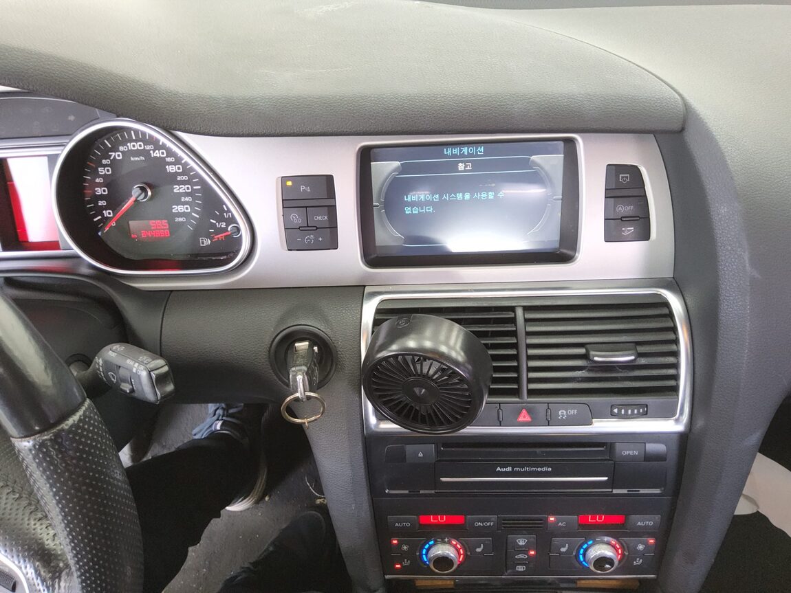 AUDI Q7 3.0 TDI QUATTRO 2011 - zdjęcie 17