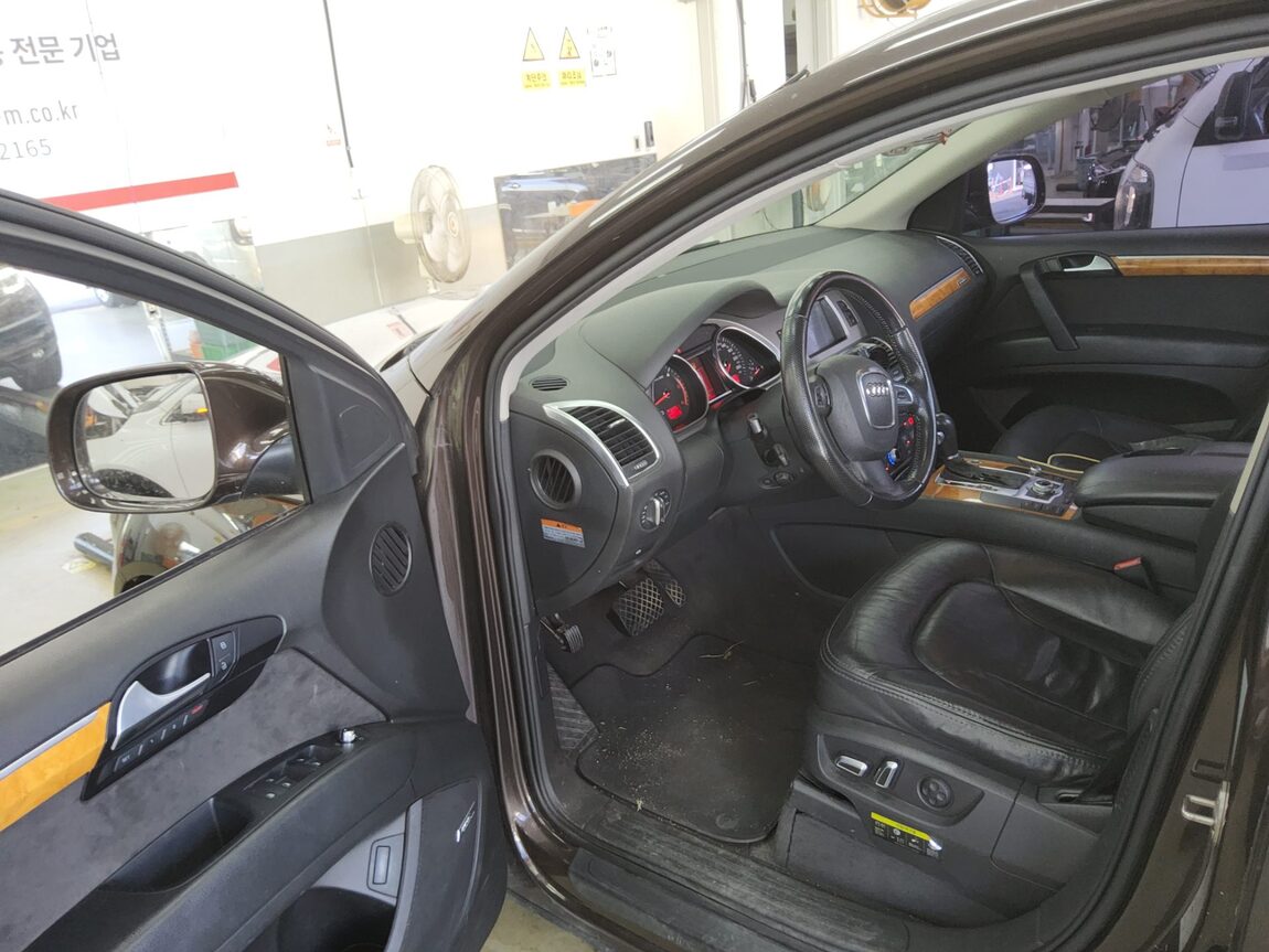 AUDI Q7 3.0 TDI QUATTRO 2011 - zdjęcie 10