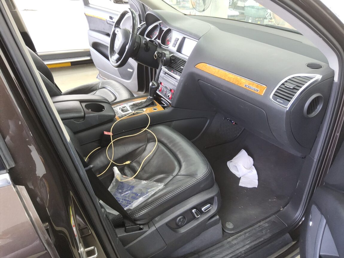 AUDI Q7 3.0 TDI QUATTRO 2011 - zdjęcie 14