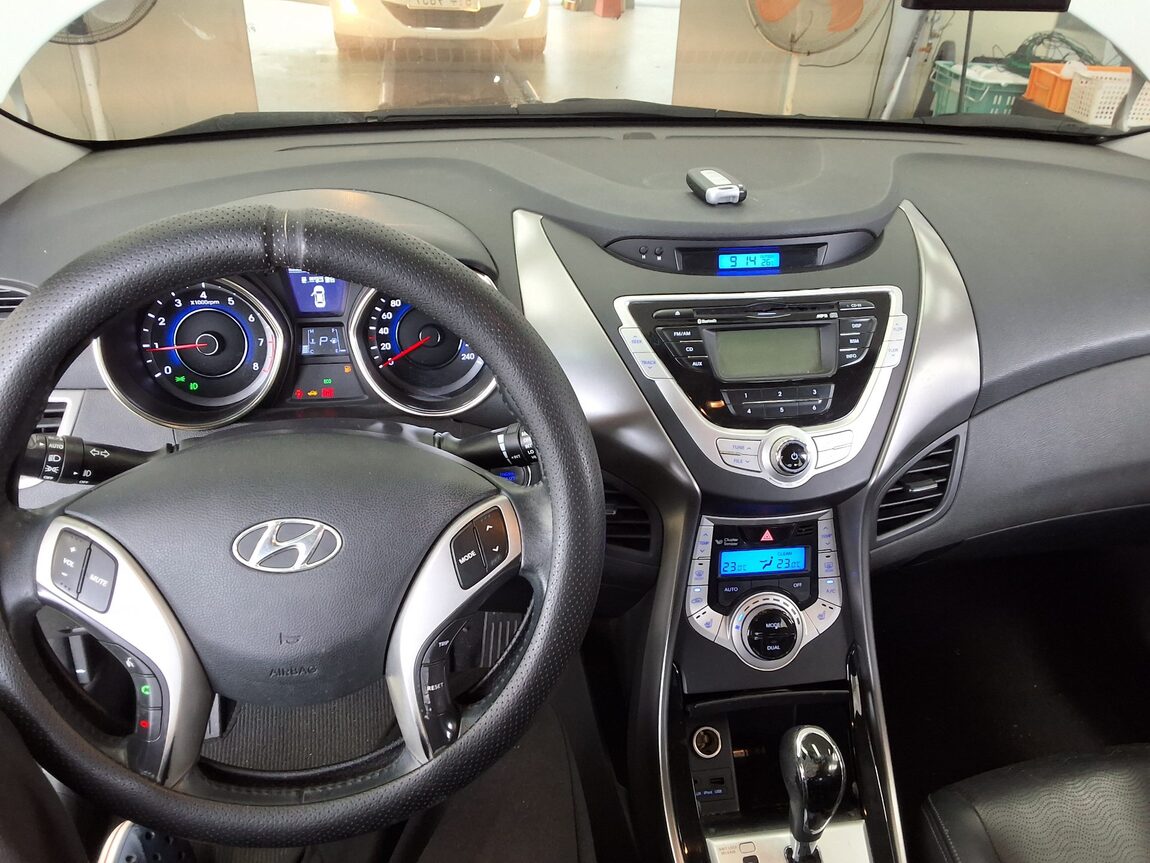 HYUNDAI AVANTE MD M16 GDi PREMIER 2011 - zdjęcie 17