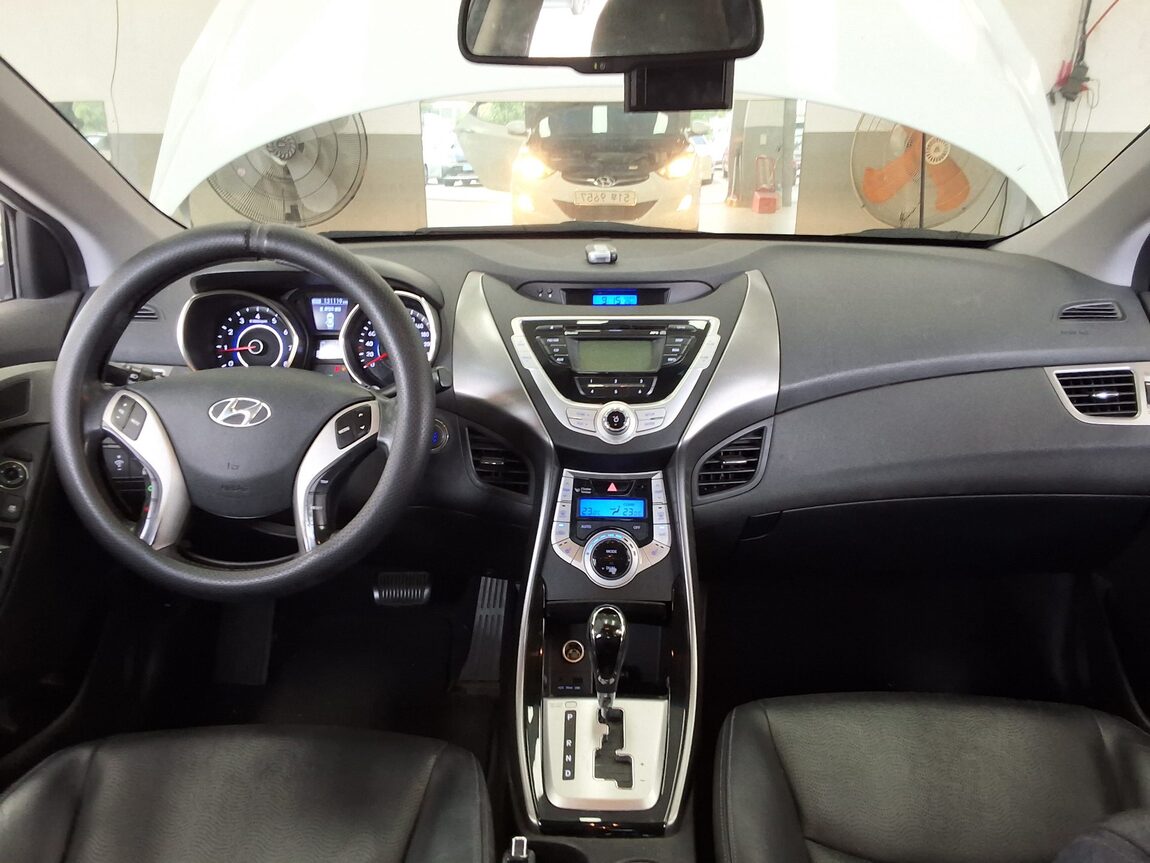 HYUNDAI AVANTE MD M16 GDi PREMIER 2011 - zdjęcie 11