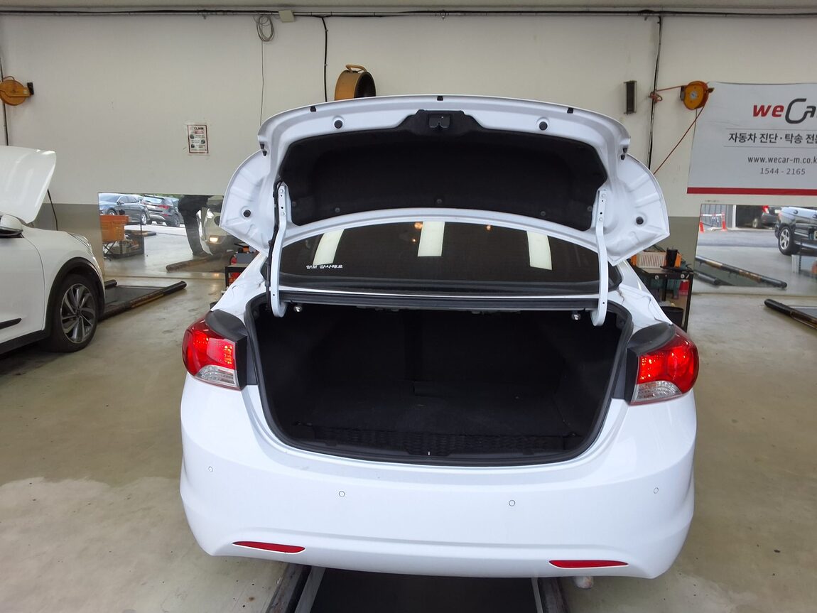 HYUNDAI AVANTE MD M16 GDi PREMIER 2011 - zdjęcie 15