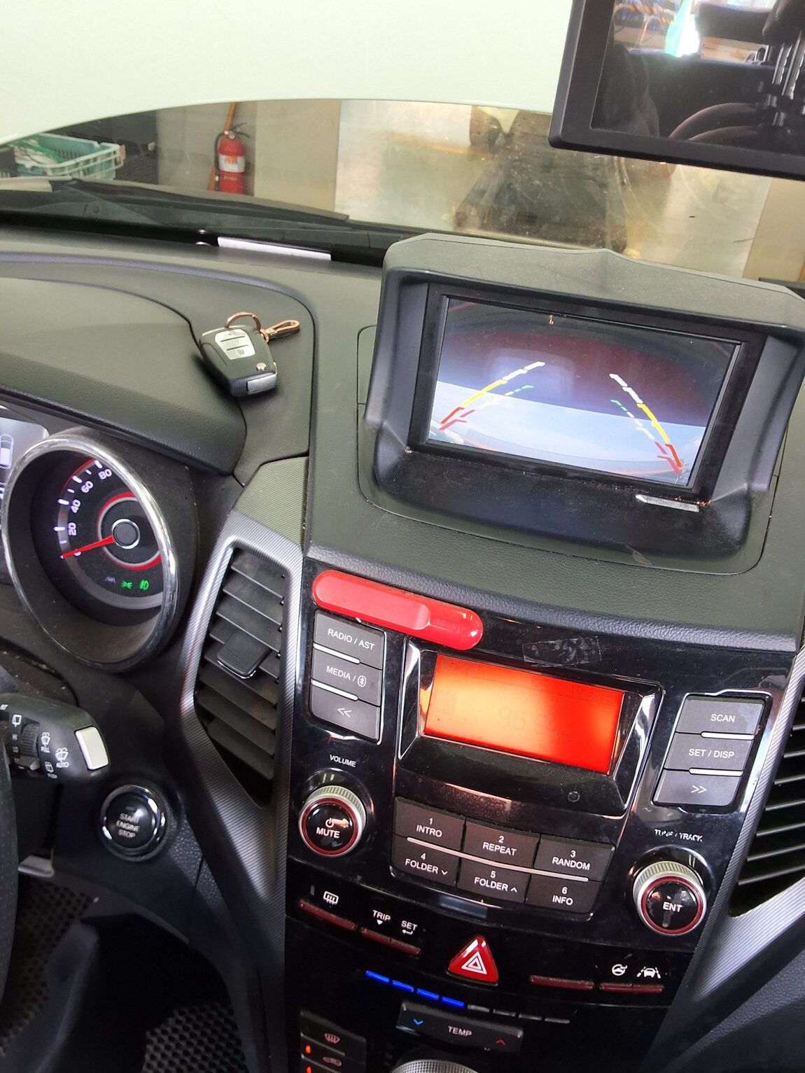 KG MOBILITY (SSANGYONG) TIVOLI GASOLINE 2WD VX 2017 - zdjęcie 17