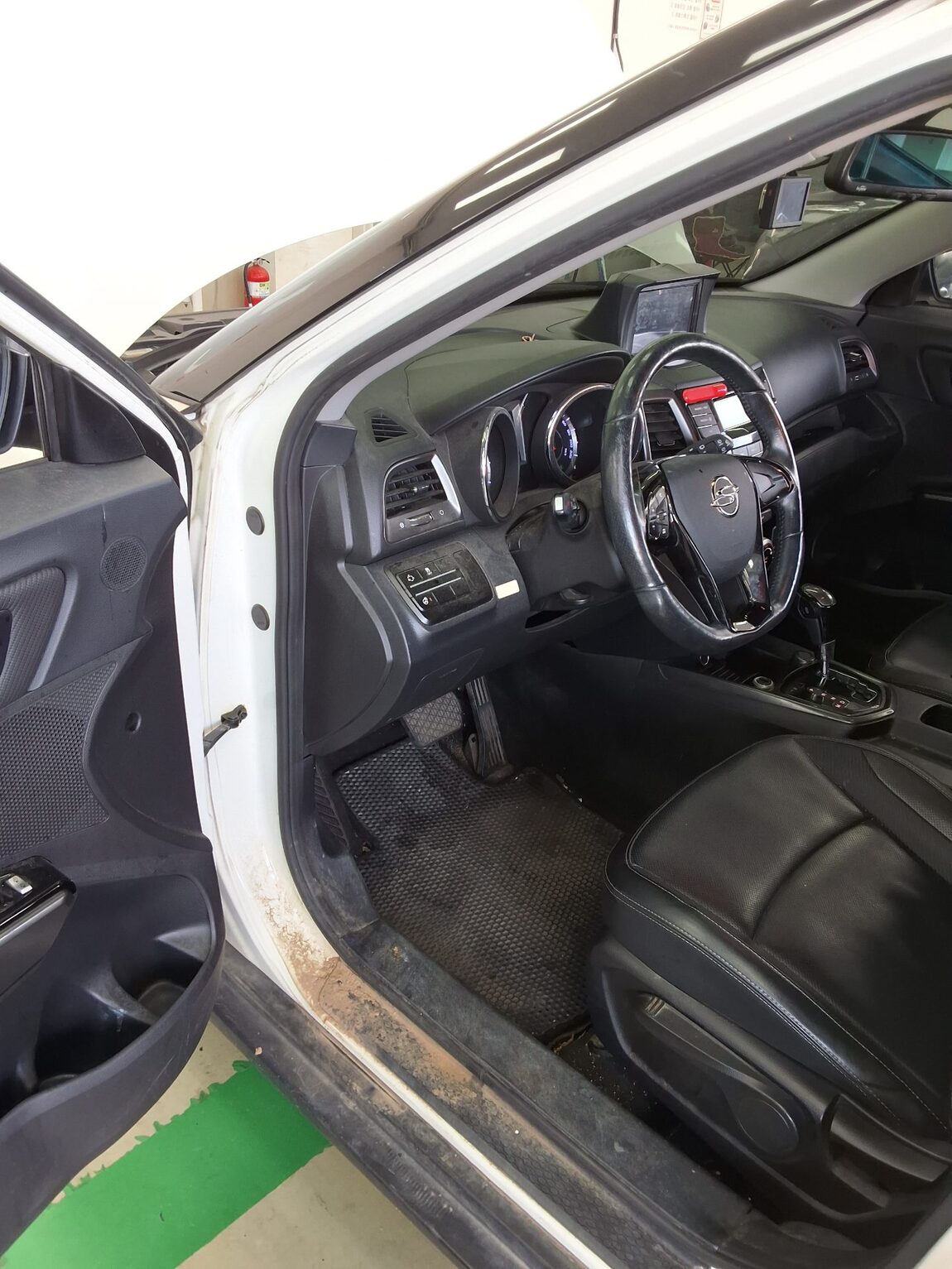 KG MOBILITY (SSANGYONG) TIVOLI GASOLINE 2WD VX 2017 - zdjęcie 10