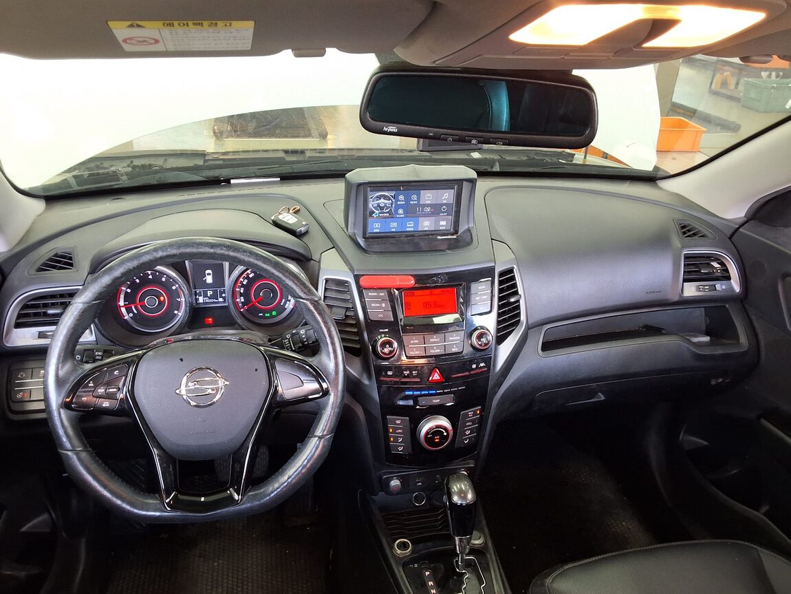 KG MOBILITY (SSANGYONG) TIVOLI GASOLINE 2WD VX 2017 - zdjęcie 11