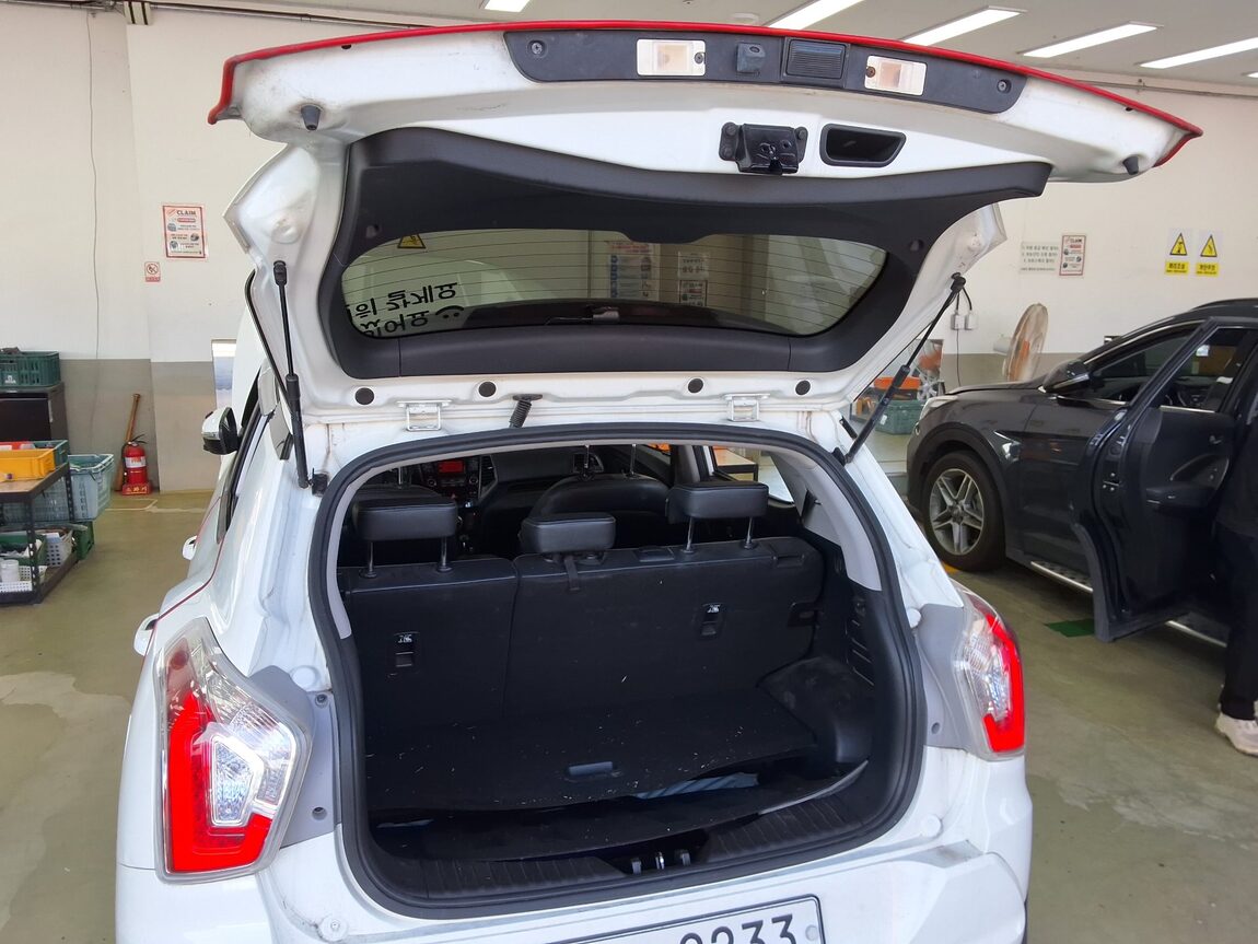 KG MOBILITY (SSANGYONG) TIVOLI GASOLINE 2WD VX 2017 - zdjęcie 15