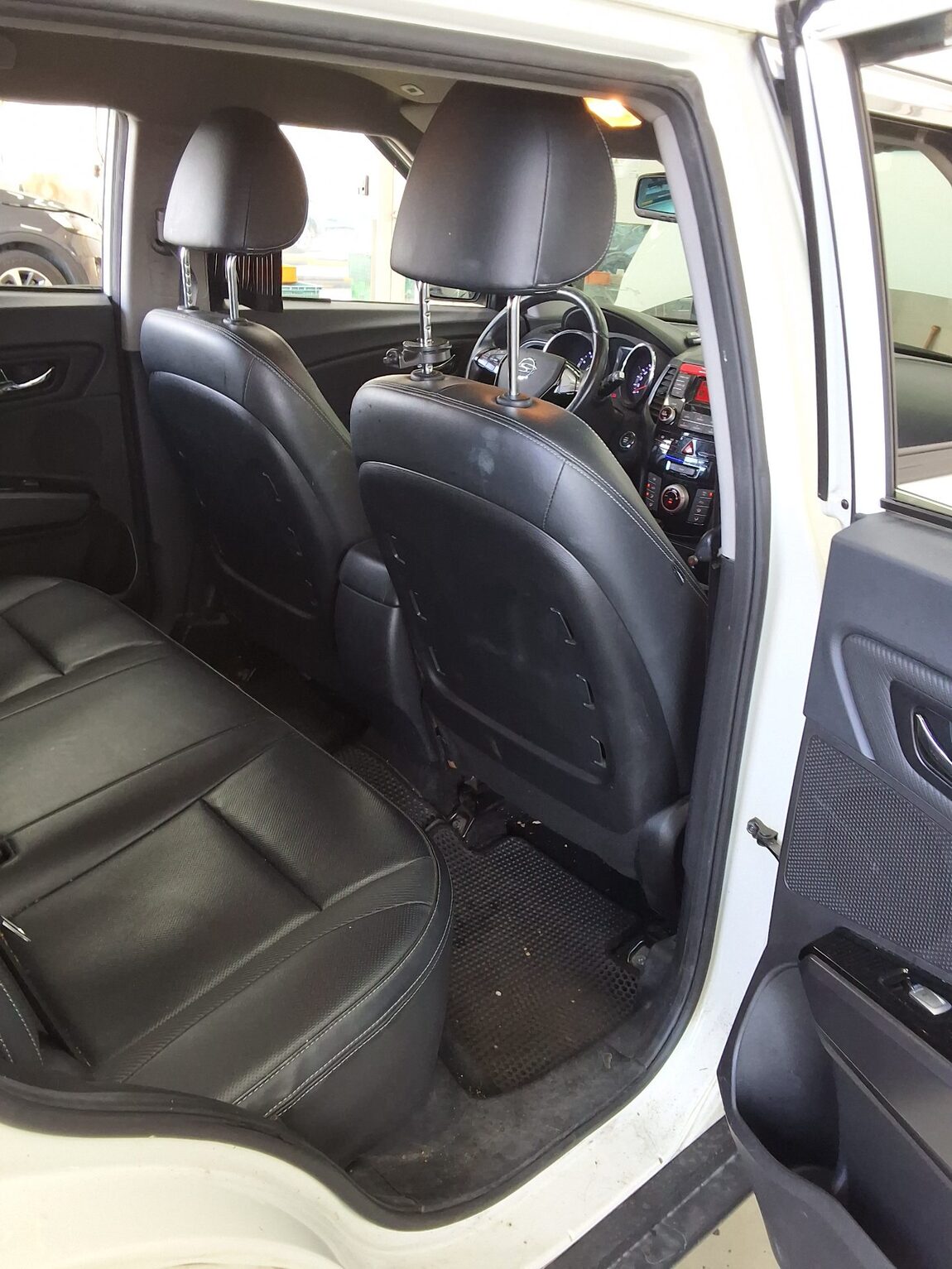 KG MOBILITY (SSANGYONG) TIVOLI GASOLINE 2WD VX 2017 - zdjęcie 13