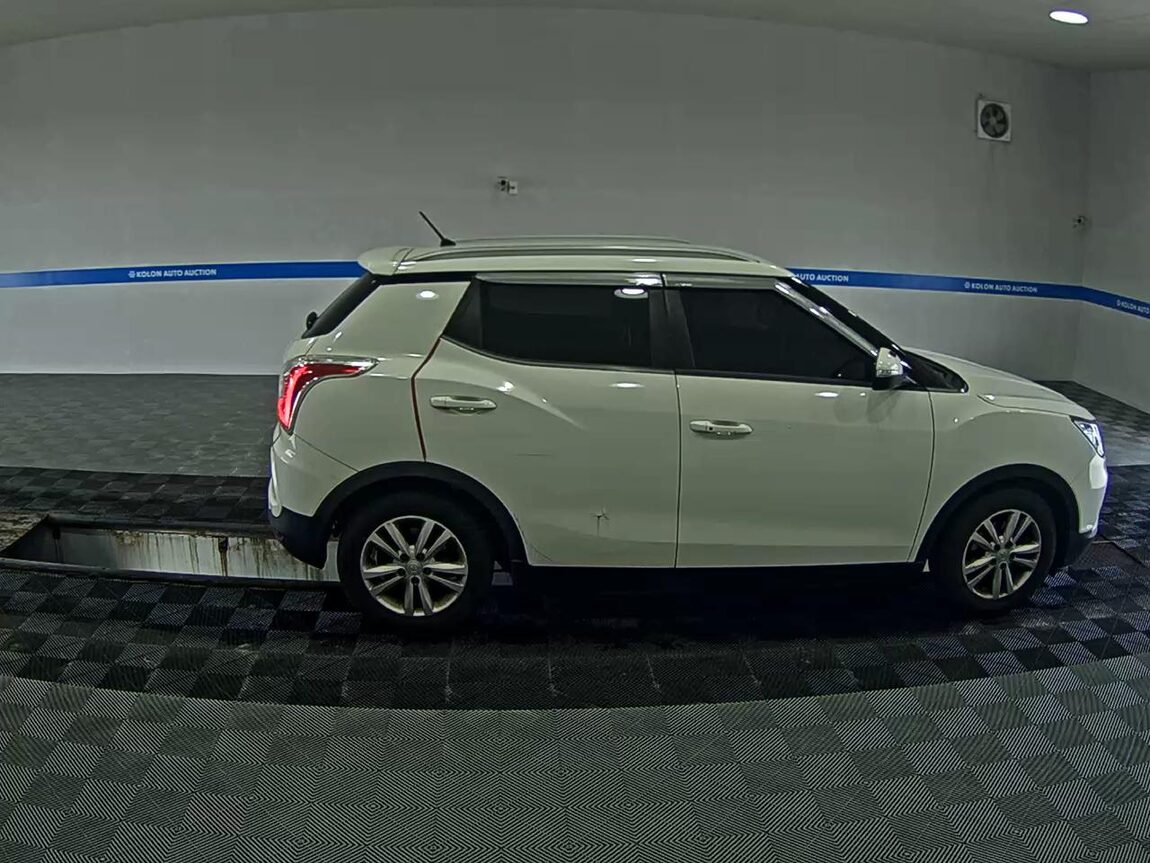 KG MOBILITY (SSANGYONG) TIVOLI GASOLINE 2WD VX 2017 - zdjęcie 4