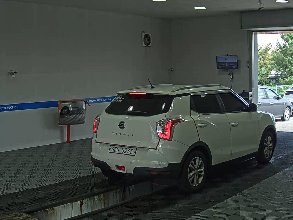 KG MOBILITY (SSANGYONG) TIVOLI GASOLINE 2WD VX 2017 - zdjęcie 5