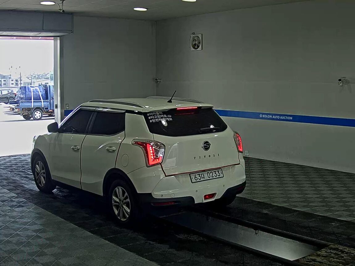 KG MOBILITY (SSANGYONG) TIVOLI GASOLINE 2WD VX 2017 - zdjęcie 6