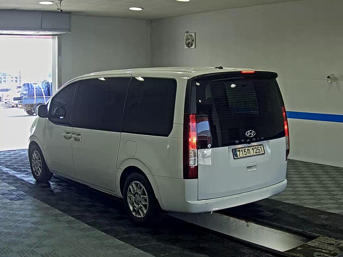 HYUNDAI STARIA 2.2 DIESEL TOURER 11-SEATER 2WD MODERN 2022 - zdjęcie 6