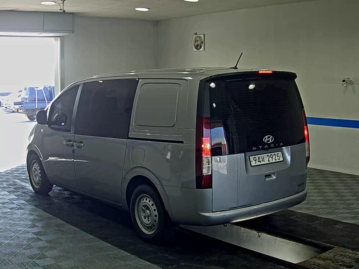 HYUNDAI STARIA 2.2 DIESEL CARGO 5-SEATER SMART 2022 - zdjęcie 6