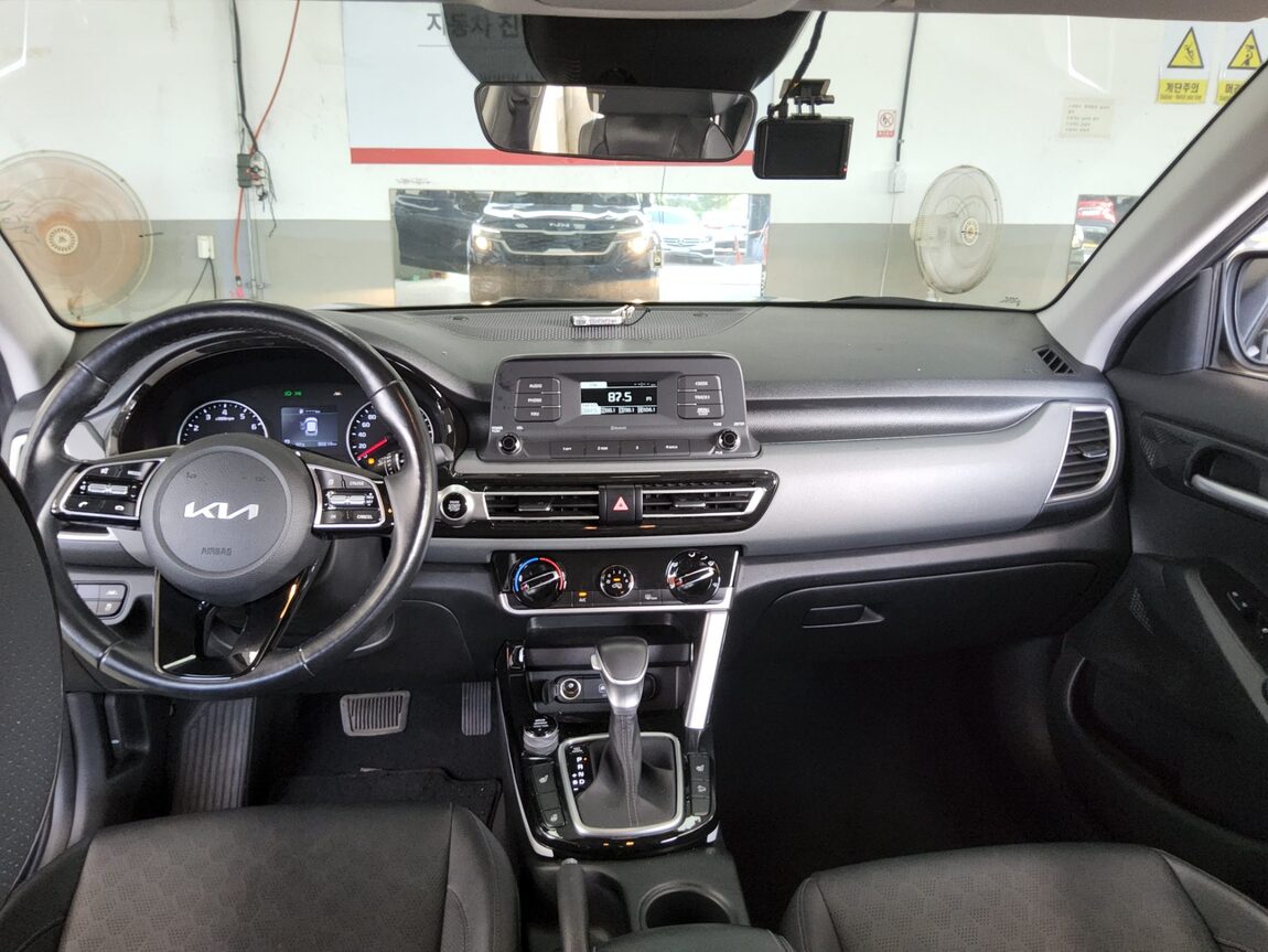 KIA SELTOS 1.6 GASOLINE 2WD TRENDY 2023 - zdjęcie 11