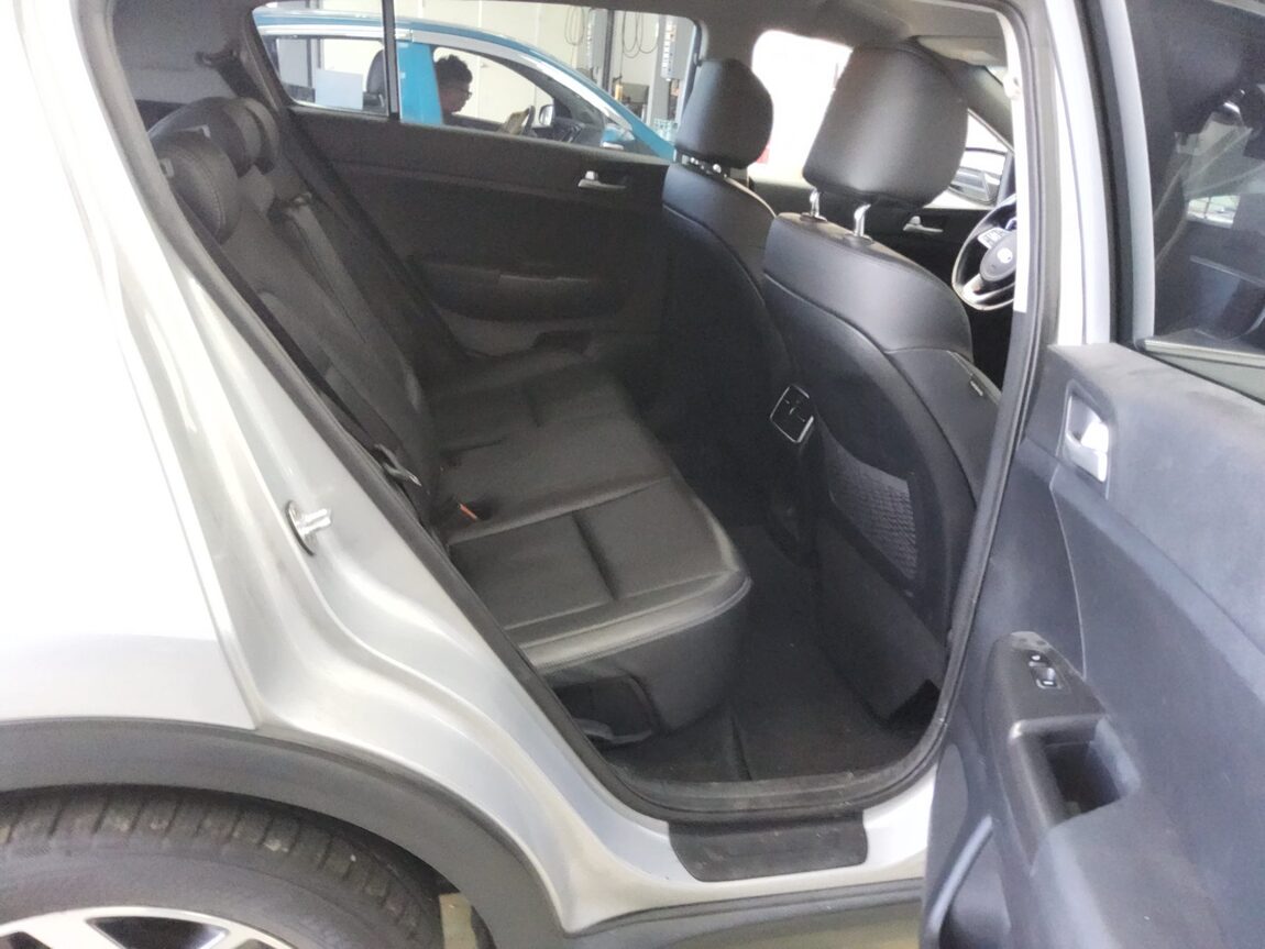 KIA SPORTAGE THE BOLD R2.0 DIESEL 2WD PRESTIGE 2019 - zdjęcie 13