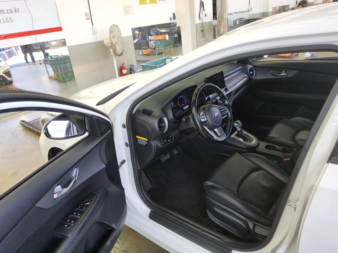 KIA ALL NEW K3 1.6 GASOLINE LUXURY 2020 - zdjęcie 10