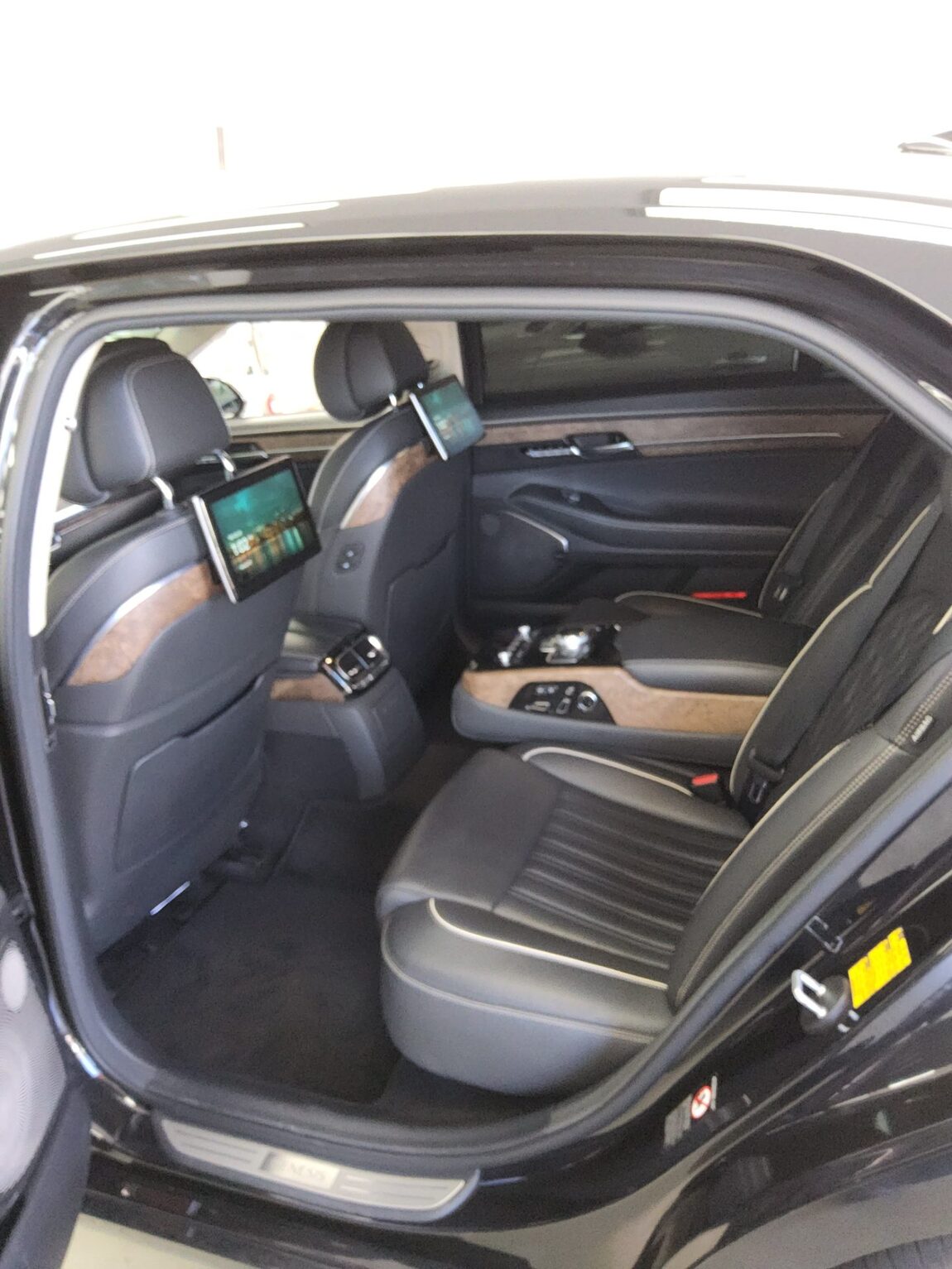 GENESIS G90 5.0 AWD PRESTIGE 2019 - zdjęcie 12