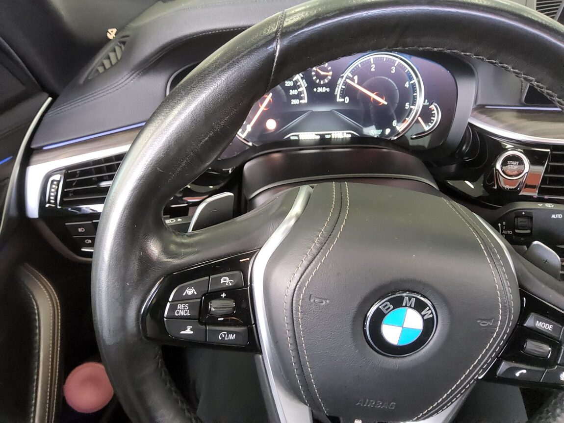 BMW 5 SERIES (7TH GEN) 520d M SPORT PACK PLUS 2018 - zdjęcie 17