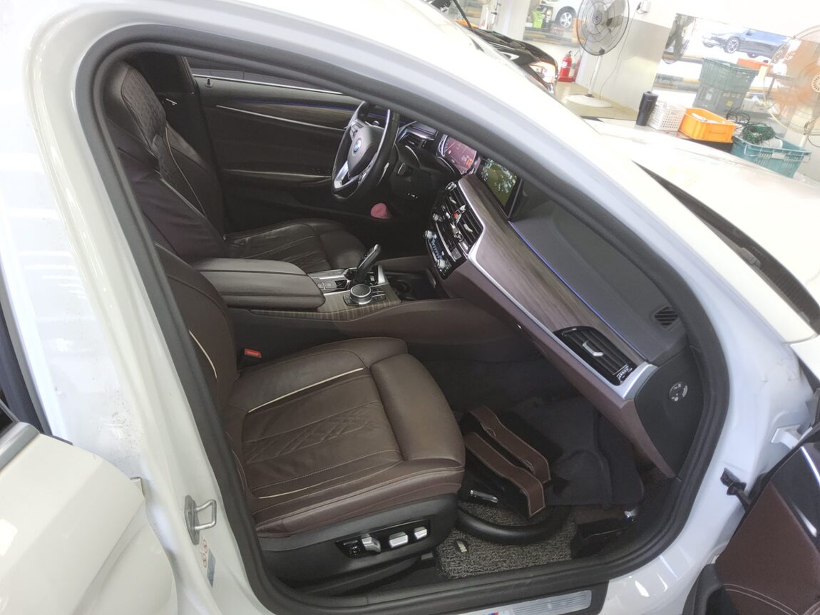 BMW 5 SERIES (7TH GEN) 520d M SPORT PACK PLUS 2018 - zdjęcie 14