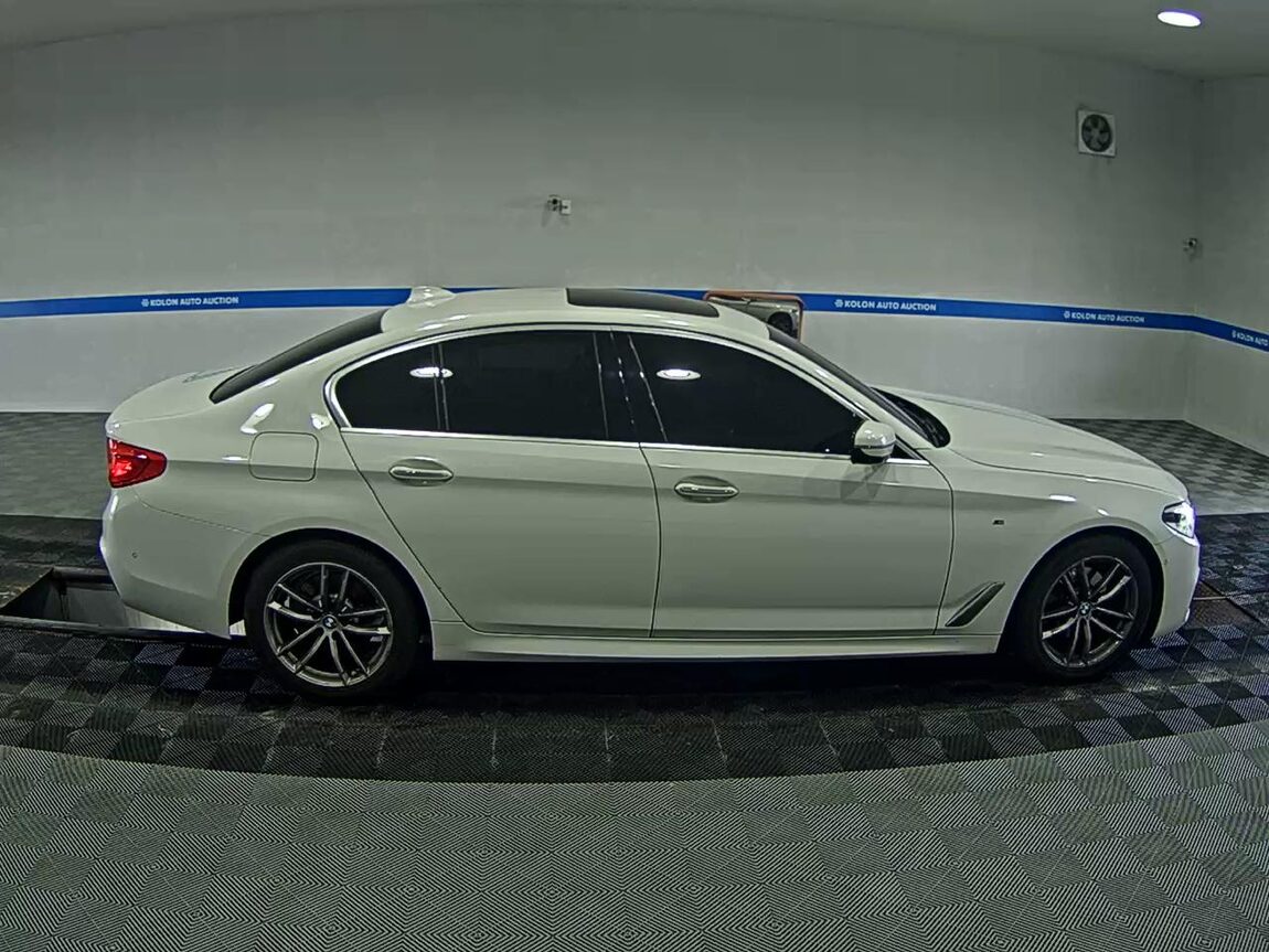BMW 5 SERIES (7TH GEN) 520d M SPORT PACK PLUS 2018 - zdjęcie 4