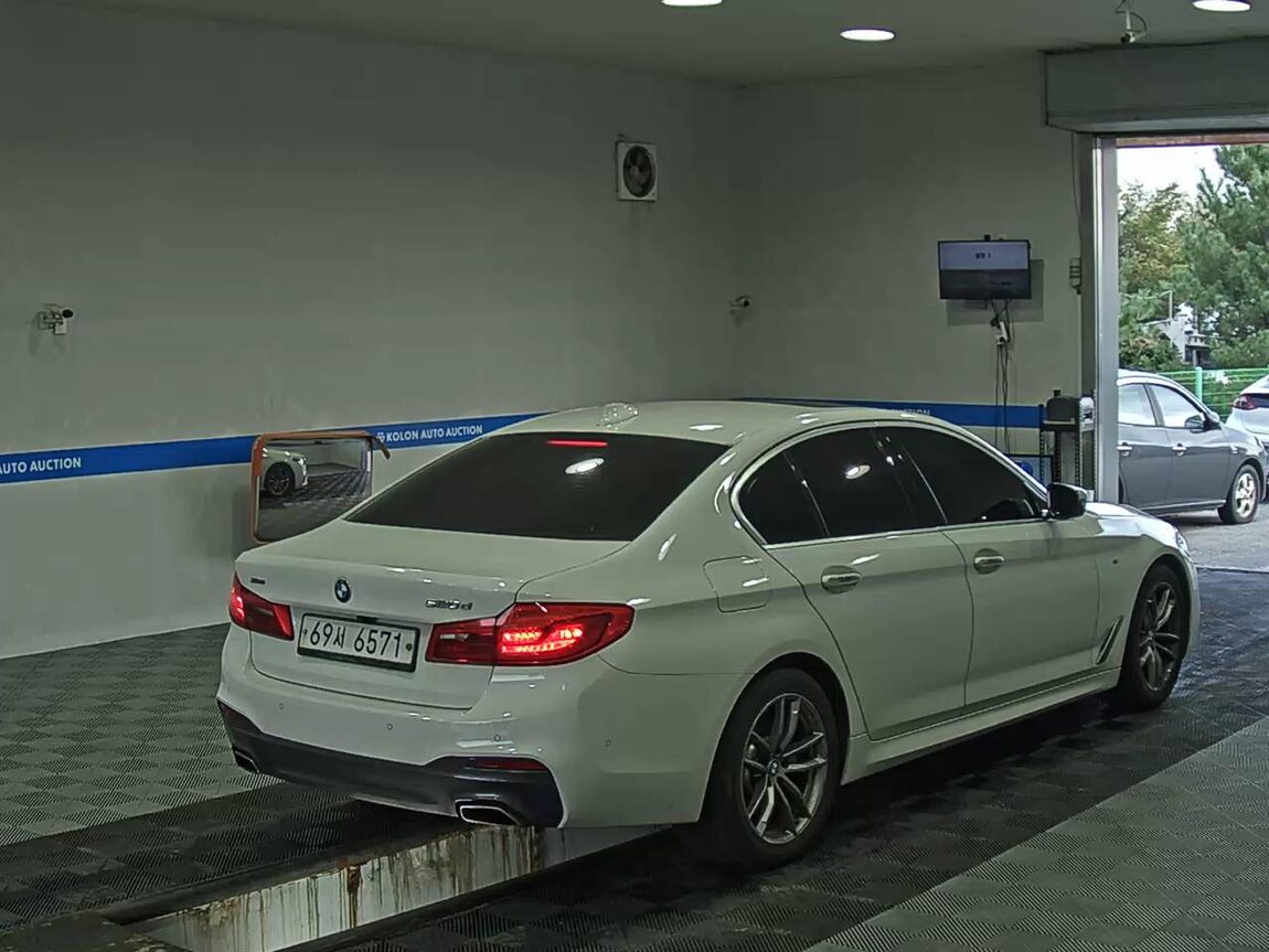 BMW 5 SERIES (7TH GEN) 520d M SPORT PACK PLUS 2018 - zdjęcie 5
