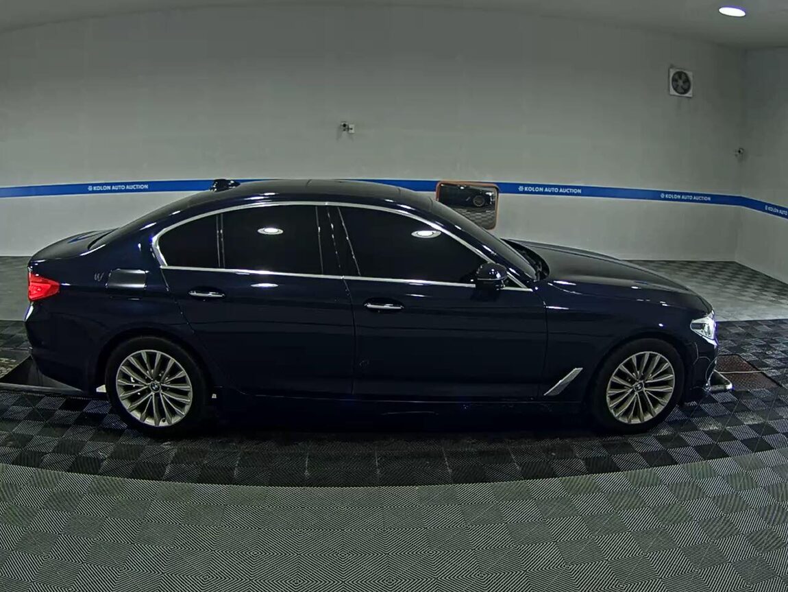 BMW 5 SERIES (7TH GEN) 520d LUXURY LINE SPECIAL 2018 - zdjęcie 4