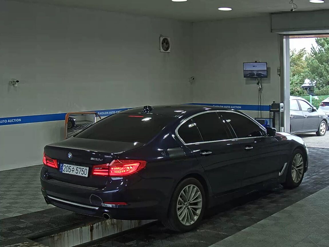 BMW 5 SERIES (7TH GEN) 520d LUXURY LINE SPECIAL 2018 - zdjęcie 5