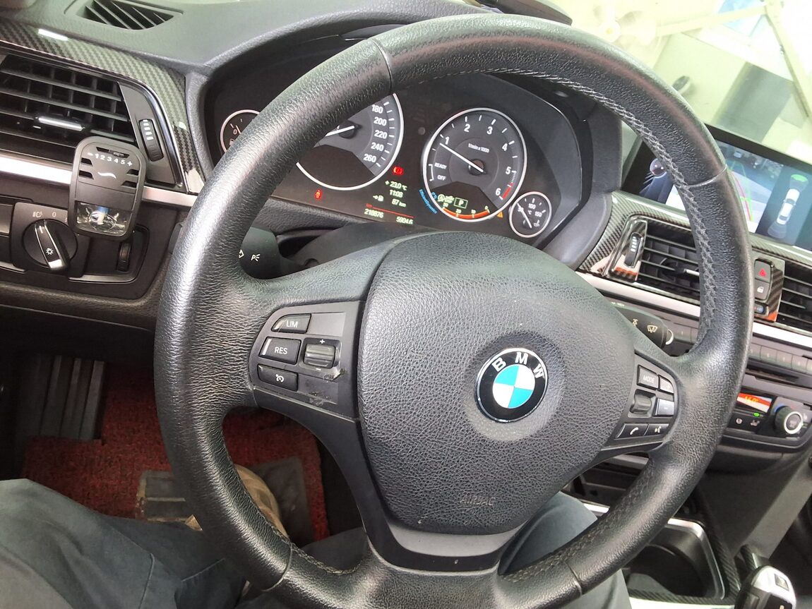 BMW 3 SERIES (6TH GEN) 320d 2014 - zdjęcie 23