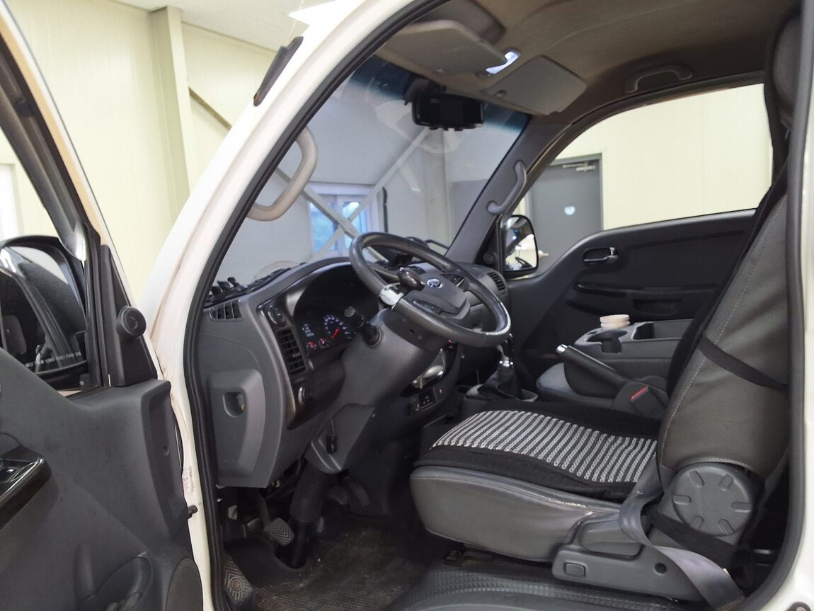 KIA BONGO III CARGO FREEZER BOX TRUCK 1 TON KING CAB 2018 - zdjęcie 11