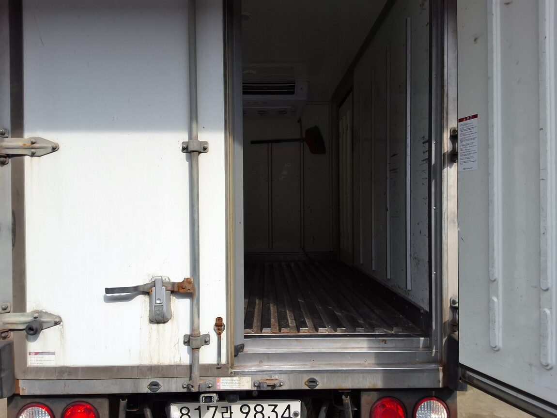 KIA BONGO III CARGO FREEZER BOX TRUCK 1 TON KING CAB 2018 - zdjęcie 13