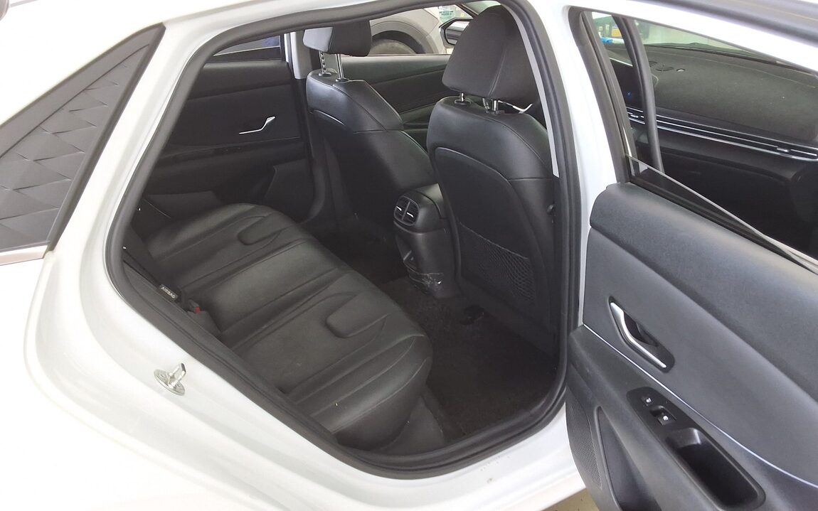 HYUNDAI THE NEW AVANTE (CN7) GASOLINE 1.6 INSPIRATION 2024 - zdjęcie 13