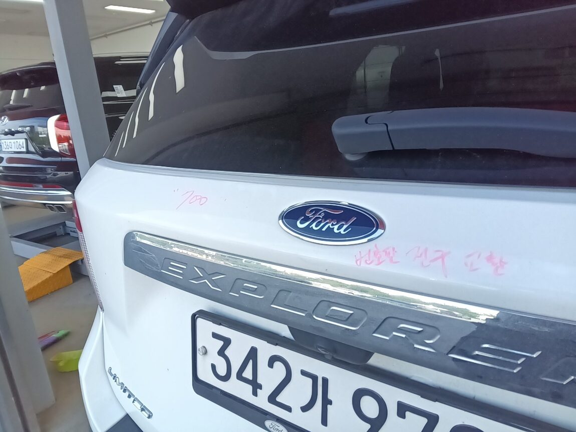 FORD EXPLORER (6TH GEN) 2.3 AWD LIMITED 2020 - zdjęcie 35