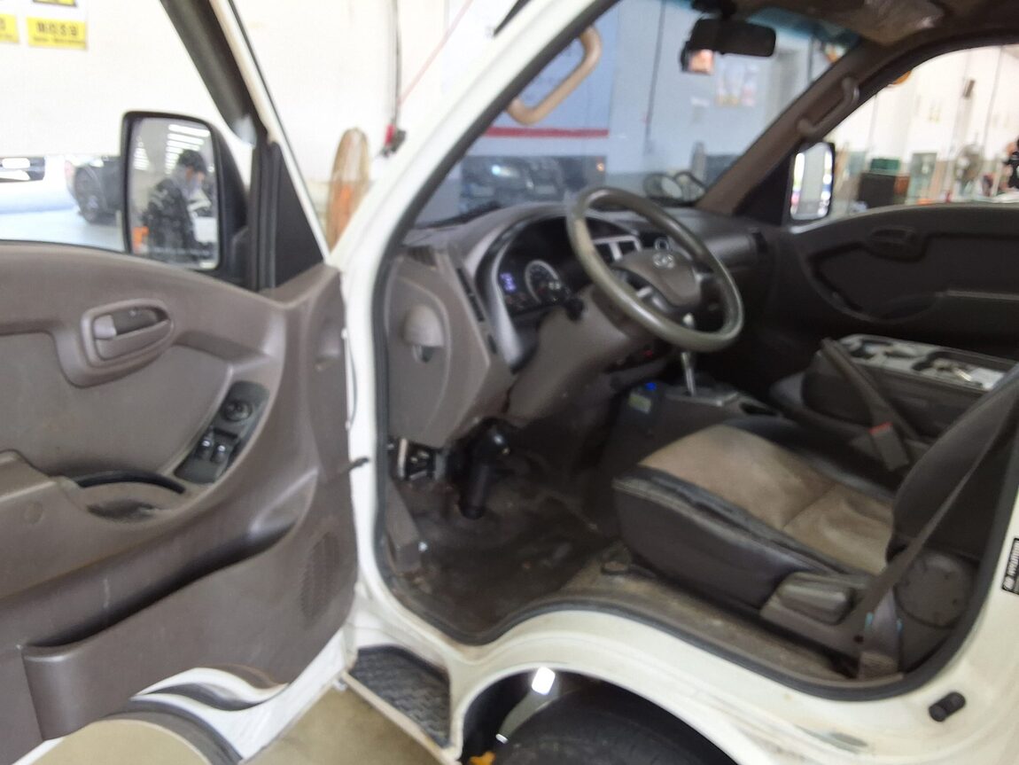 HYUNDAI PORTER II REFRIGERATED BOX TRUCK SUPER CAB 2018 - zdjęcie 10