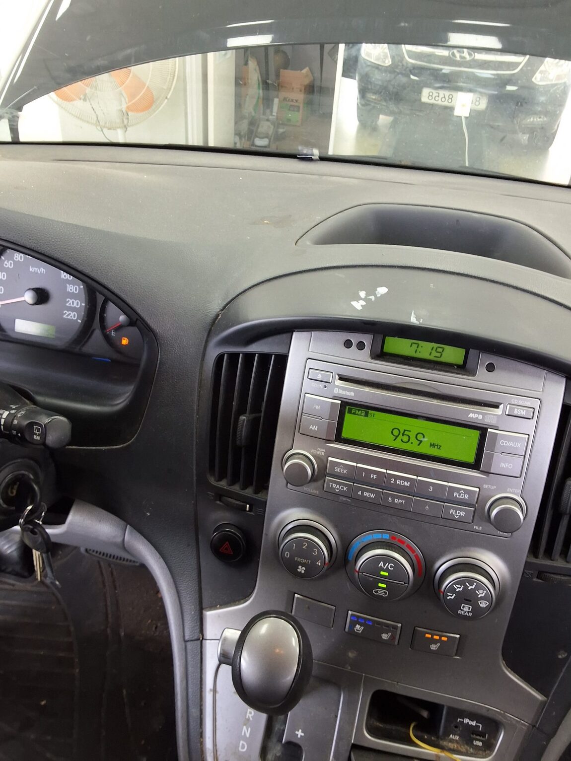 HYUNDAI GRAND STAREX 5-SEATER DIESEL VAN CVX PREMIUM 2016 - zdjęcie 17