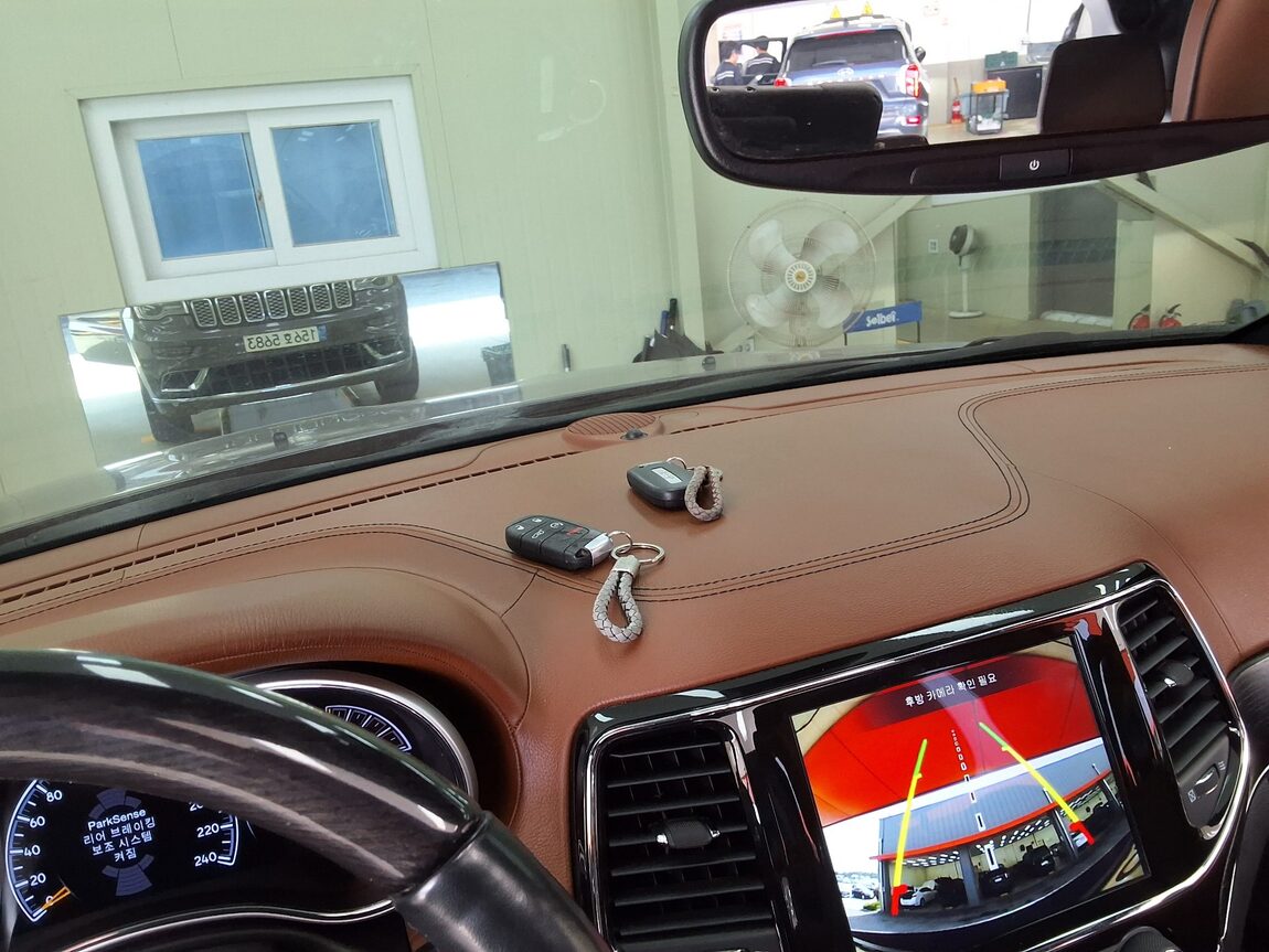 JEEP GRAND CHEROKEE (WK2) 3.6 V6 SUMMIT 2021 - zdjęcie 25