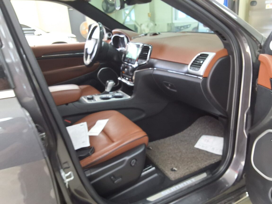 JEEP GRAND CHEROKEE (WK2) 3.6 V6 SUMMIT 2021 - zdjęcie 15