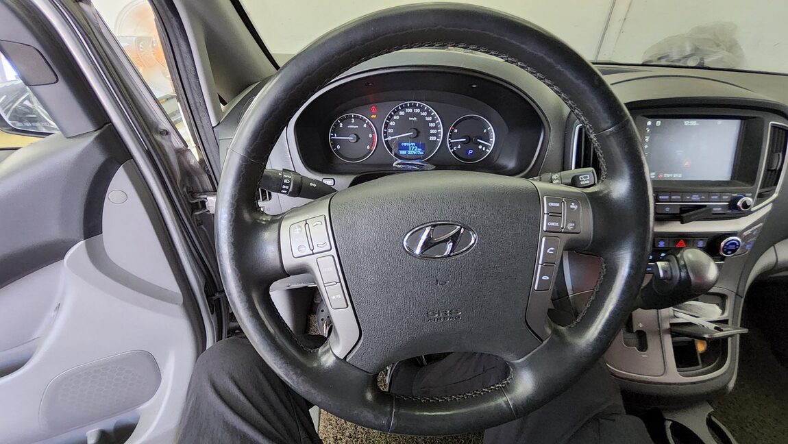 HYUNDAI THE NEW GRAND STAREX 9-SEATER DIESEL PREMIUM SPECIAL 2019 - zdjęcie 17