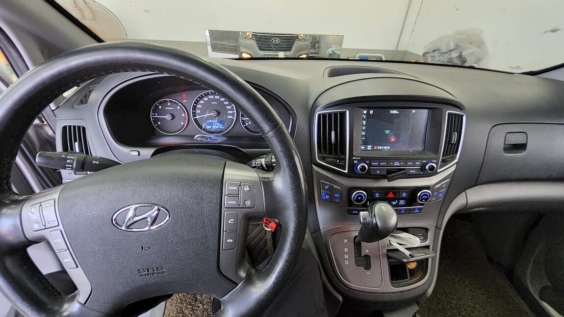 HYUNDAI THE NEW GRAND STAREX 9-SEATER DIESEL PREMIUM SPECIAL 2019 - zdjęcie 18