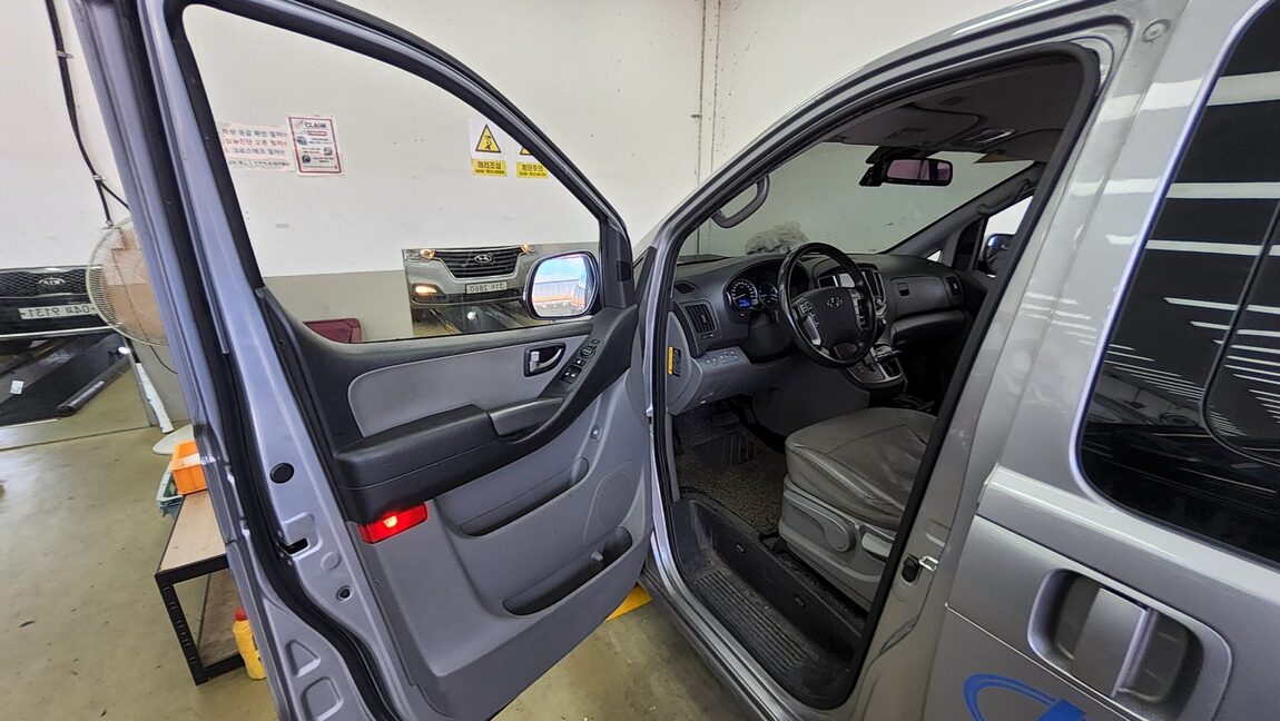 HYUNDAI THE NEW GRAND STAREX 9-SEATER DIESEL PREMIUM SPECIAL 2019 - zdjęcie 10