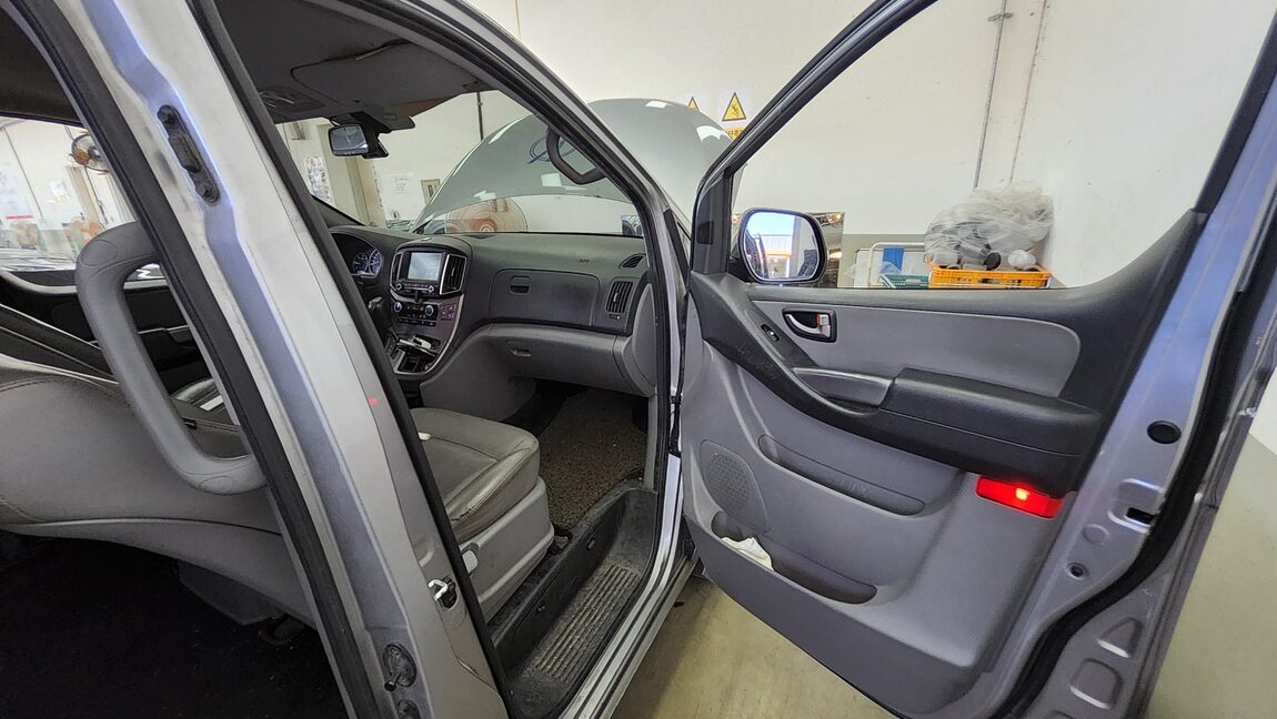 HYUNDAI THE NEW GRAND STAREX 9-SEATER DIESEL PREMIUM SPECIAL 2019 - zdjęcie 14