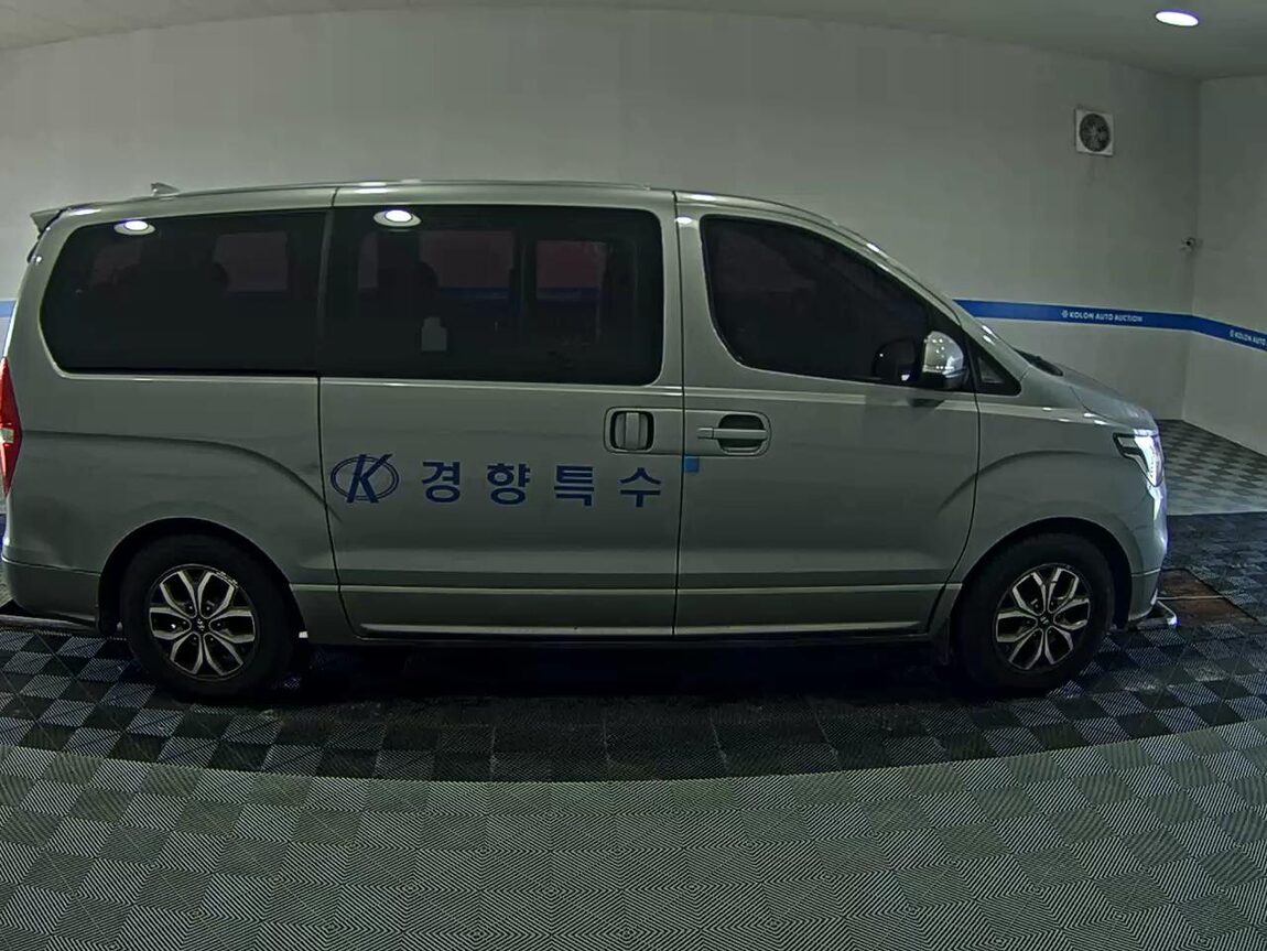 HYUNDAI THE NEW GRAND STAREX 9-SEATER DIESEL PREMIUM SPECIAL 2019 - zdjęcie 4