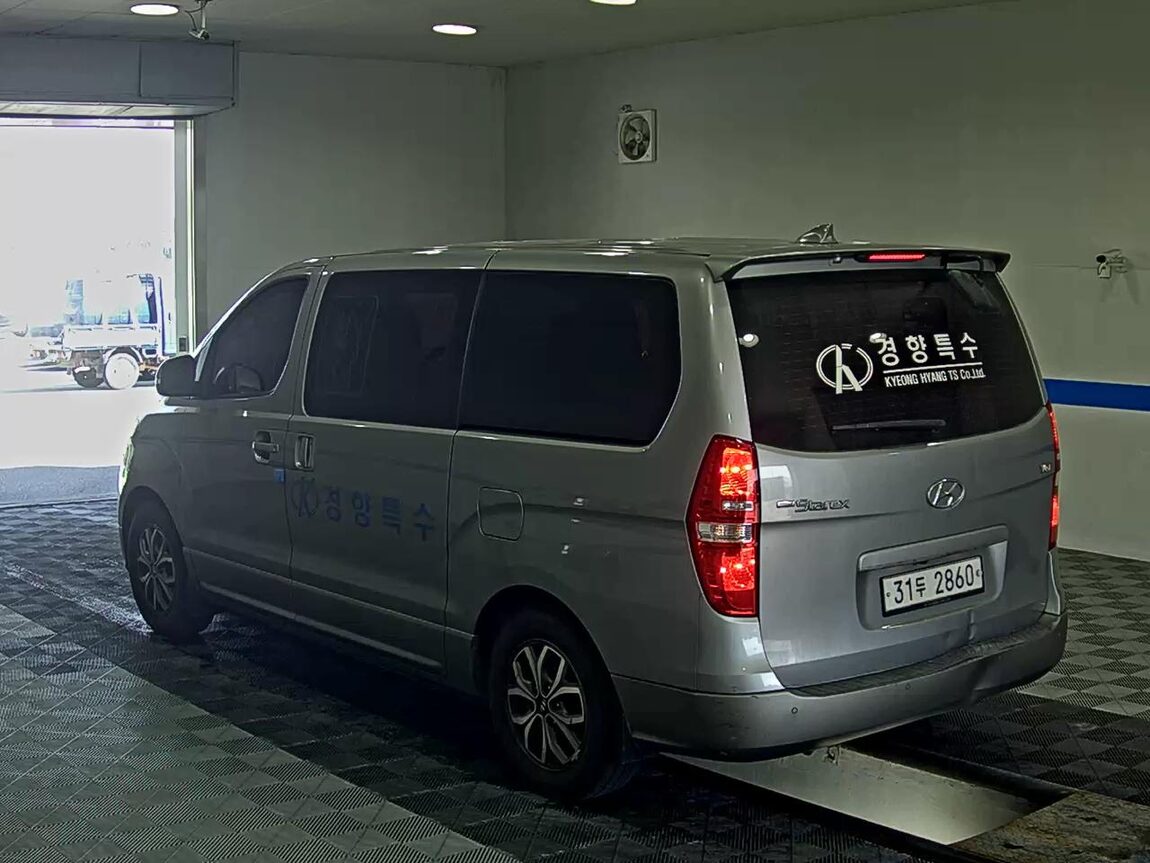 HYUNDAI THE NEW GRAND STAREX 9-SEATER DIESEL PREMIUM SPECIAL 2019 - zdjęcie 6