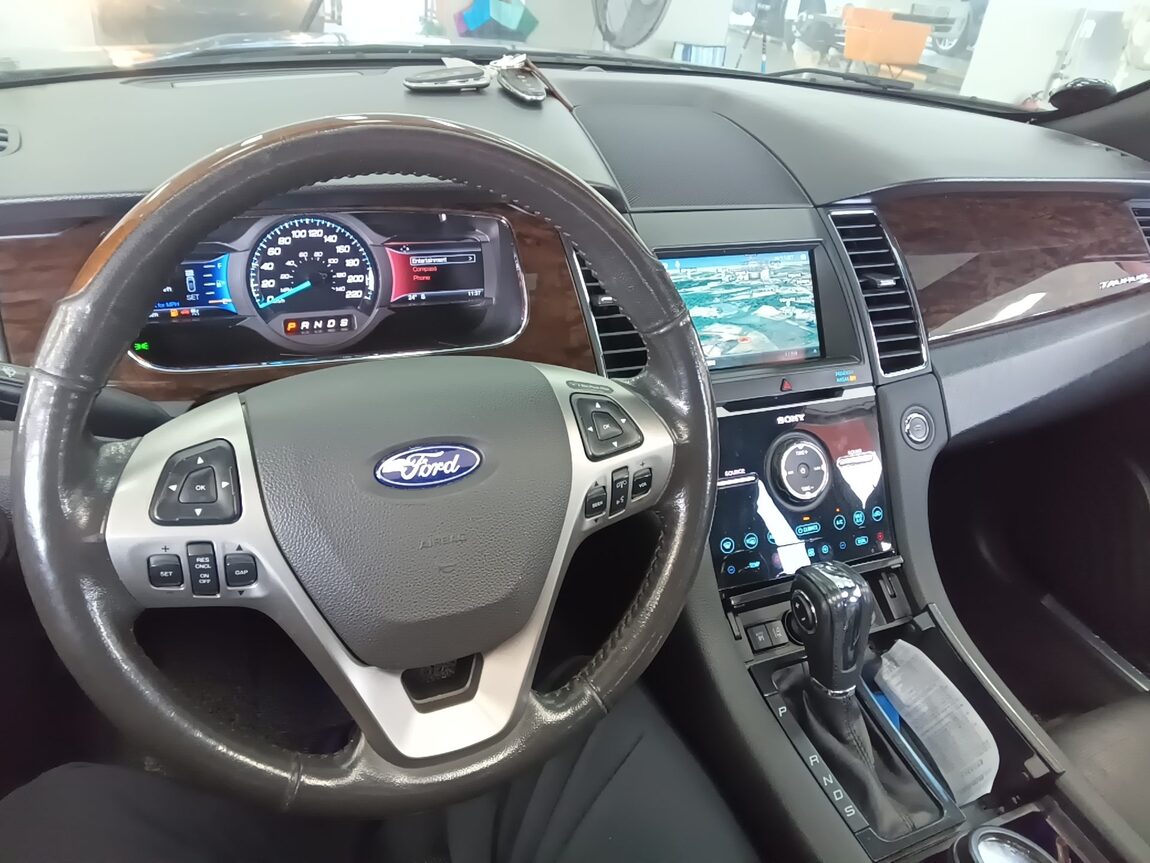 FORD TAURUS (6TH GEN) 2.0 ECOBOOST LIMITED 2016 - zdjęcie 17