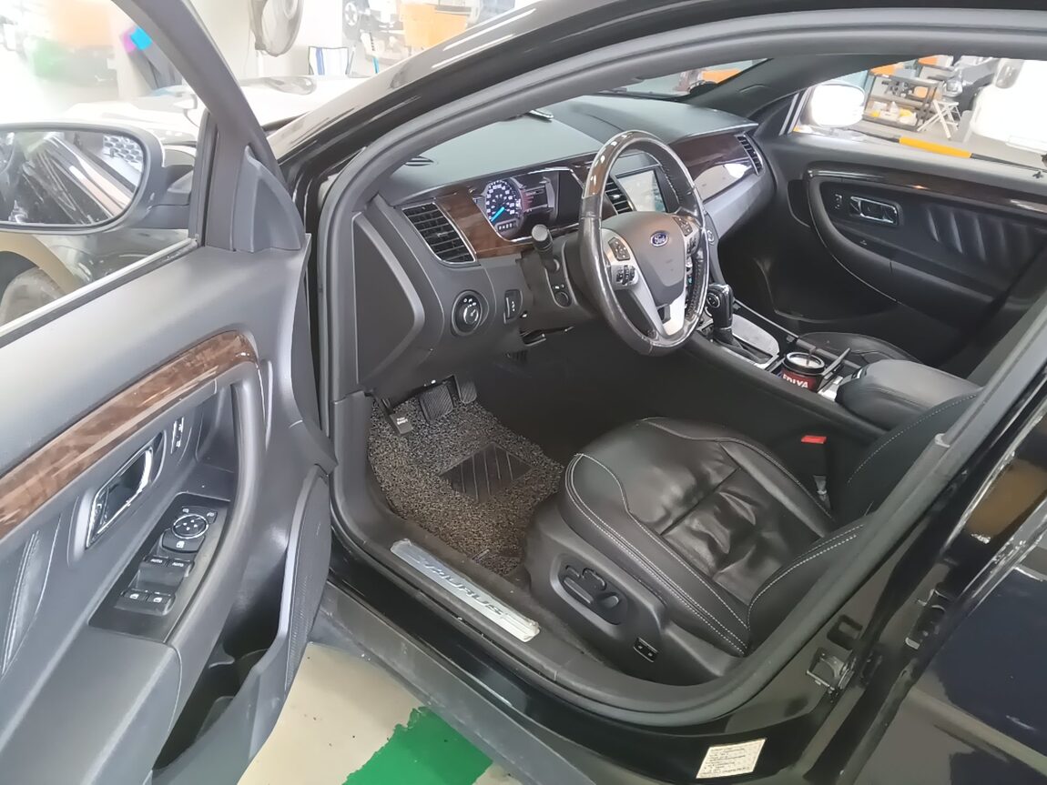 FORD TAURUS (6TH GEN) 2.0 ECOBOOST LIMITED 2016 - zdjęcie 10