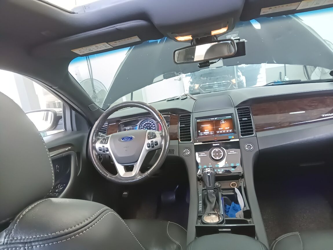 FORD TAURUS (6TH GEN) 2.0 ECOBOOST LIMITED 2016 - zdjęcie 21