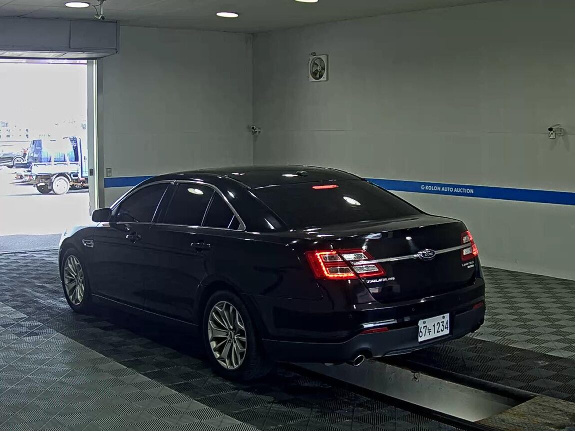 FORD TAURUS (6TH GEN) 2.0 ECOBOOST LIMITED 2016 - zdjęcie 6
