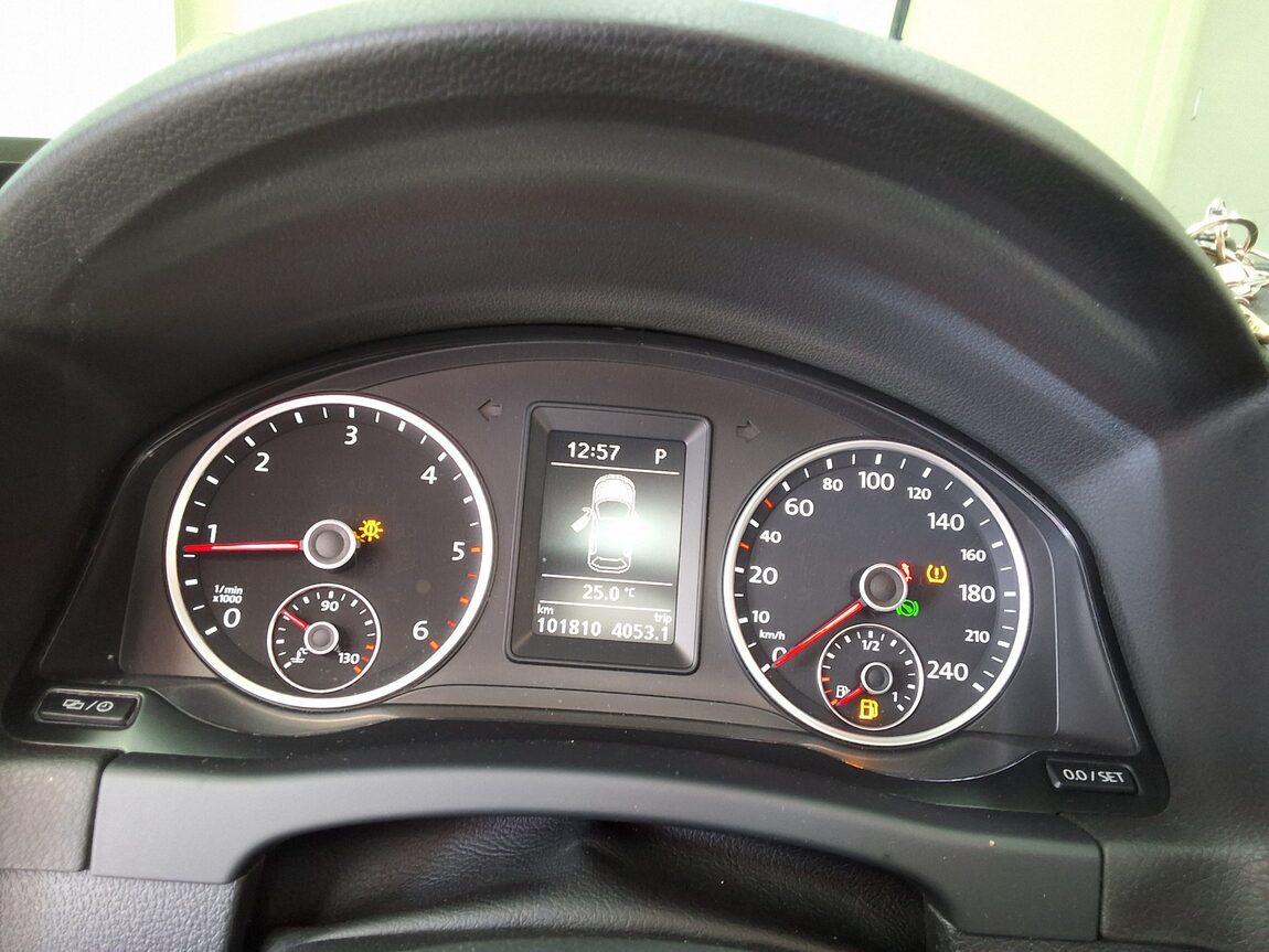 VOLKSWAGEN TIGUAN 2.0 TDI BLUEMOTION 2013 - zdjęcie 10
