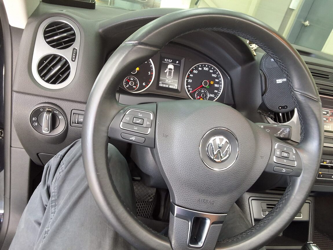 VOLKSWAGEN TIGUAN 2.0 TDI BLUEMOTION 2013 - zdjęcie 23