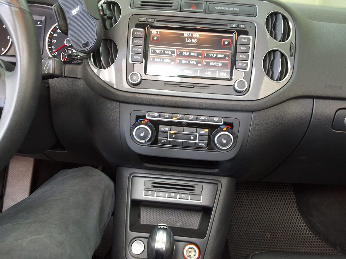 VOLKSWAGEN TIGUAN 2.0 TDI BLUEMOTION 2013 - zdjęcie 24