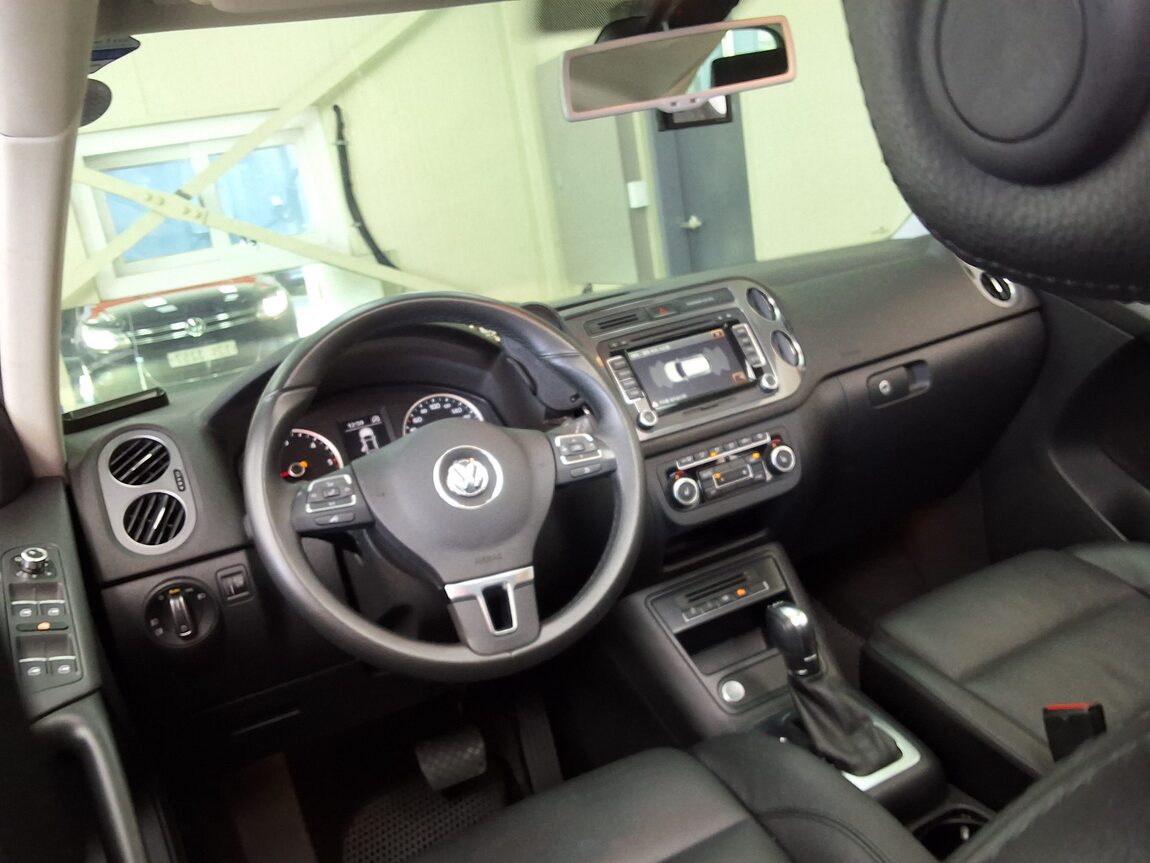 VOLKSWAGEN TIGUAN 2.0 TDI BLUEMOTION 2013 - zdjęcie 12